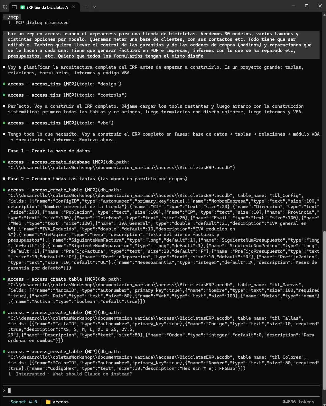 Sesión de Claude Code creando una base de datos para una tienda de bicicletas: pidiéndole en lenguaje natural que monte el ERP, Claude llama una a una a las herramientas access_create_database y access_create_table para fabricar las tablas tbl_Config, tbl_Marcas, tbl_Tallas, tbl_Colores y demás
