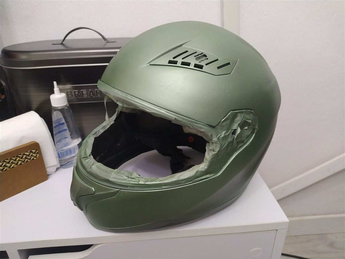 Pintar casco de moto: segunda capa de pintura Vallejo verde oliva con aerógrafo, cobertura uniforme