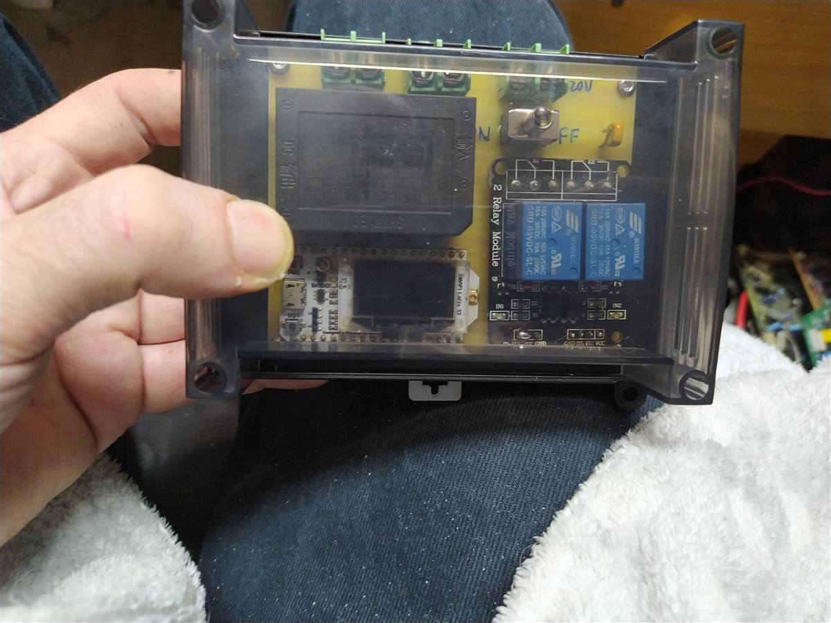 Unidad terminada en caja transparente