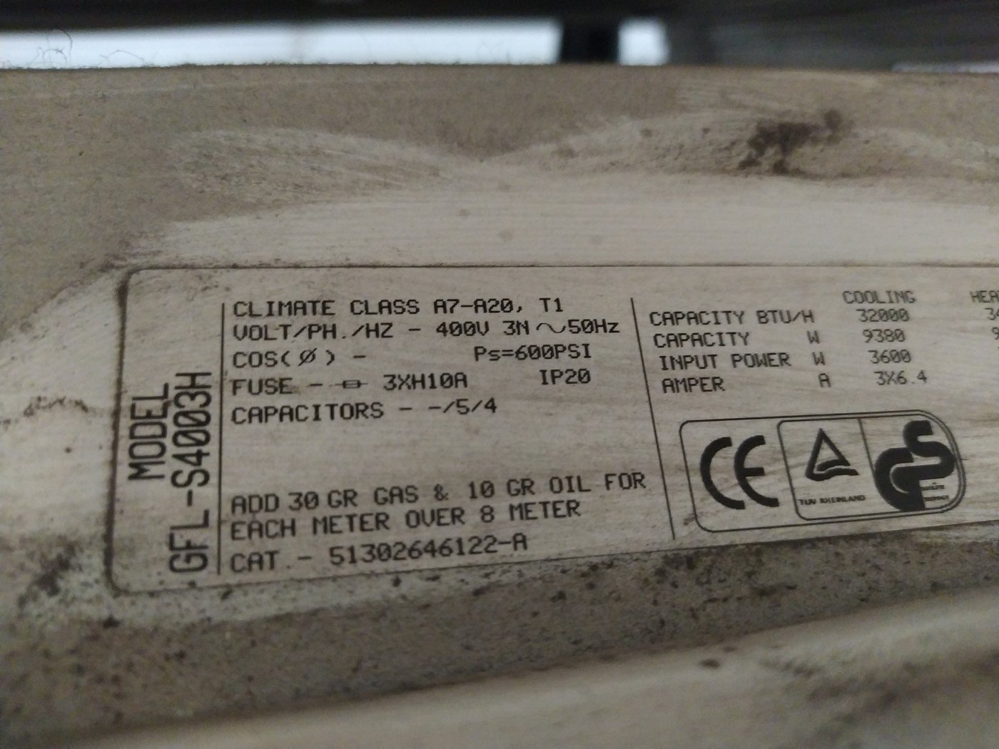 Etiqueta de la unidad exterior Tadiran GFL-S4003H con especificaciones técnicas